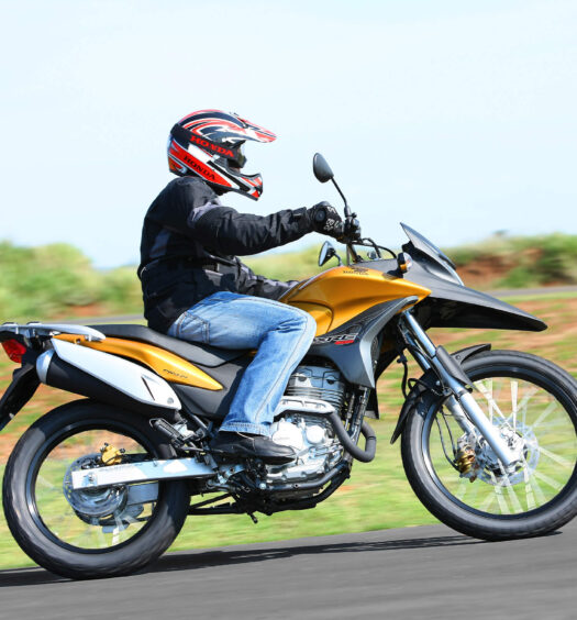 https://crossmotor.files.wordpress.com/2013/03/xre-300-abs-17.jpg