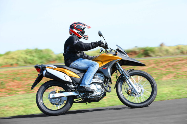 https://crossmotor.files.wordpress.com/2013/03/xre-300-abs-17.jpg
