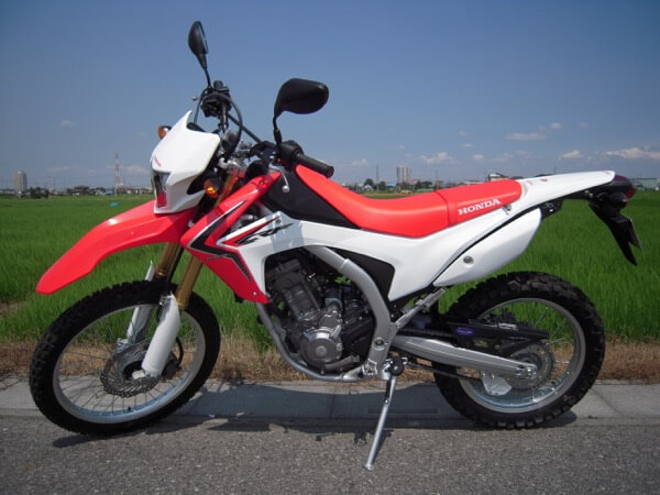 Honda CRF 250L é moto de trilha que deve potência no asfalto - 31/05/2013 -  UOL Carros